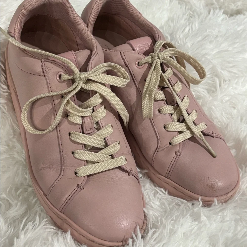 Coach cushioned lace stability